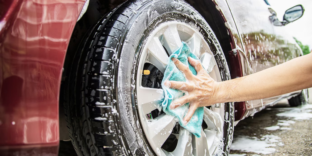 ¿Por qué es esencial lavar tu auto regularmente?